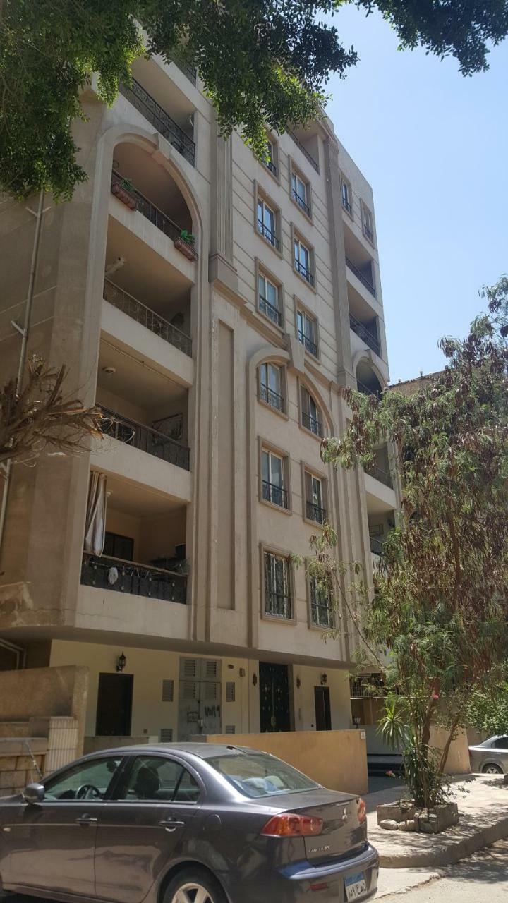 1 Apartment *