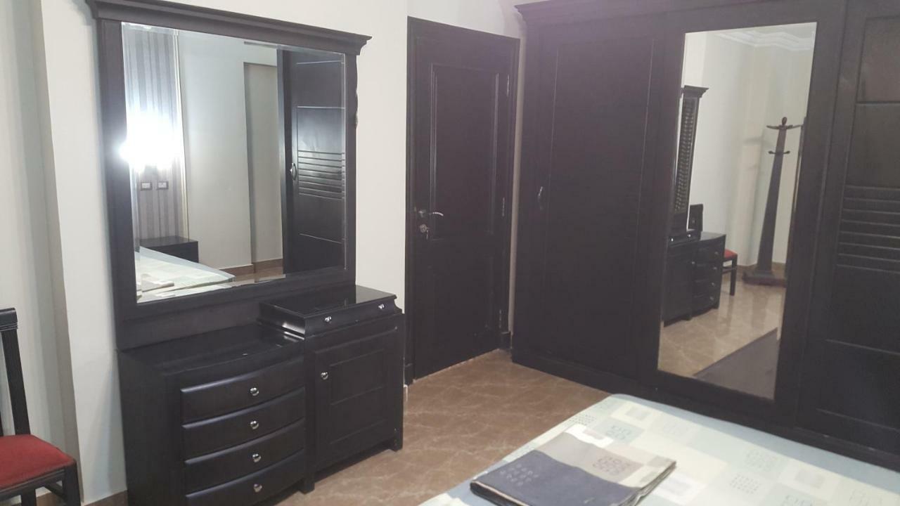 1 Apartment *