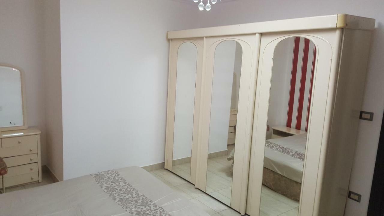 1 Apartment *